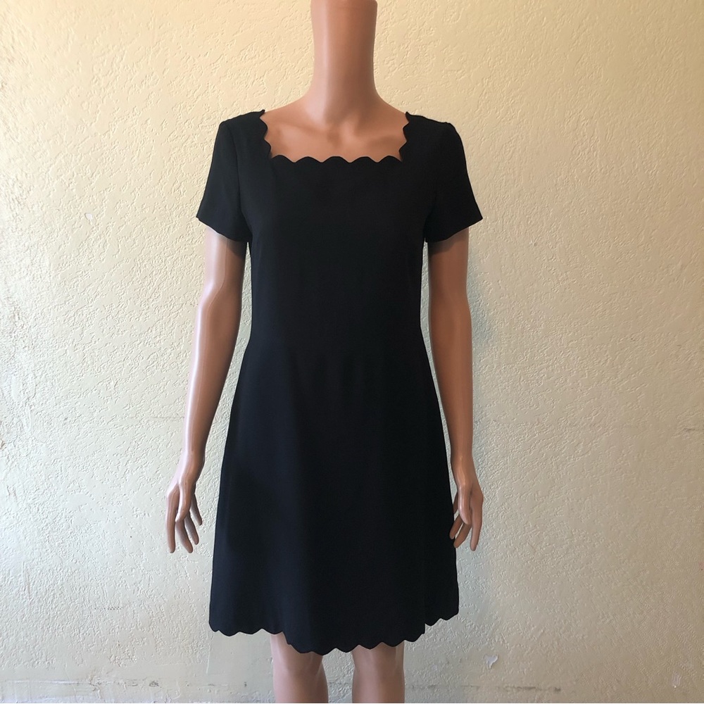 Dalia Formal cocktail Dress Women’s Size 4 Black Wavy Sleeve Neck-Line Knee-High